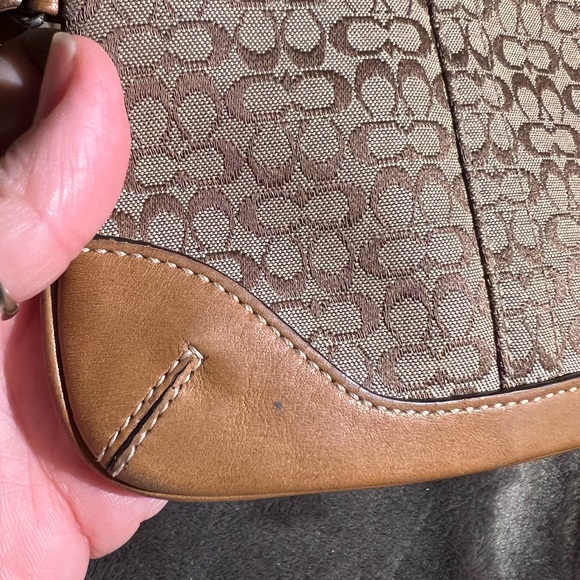 Coach Vintage Bundle - Large Cosmetic Bag organiser and matching wristlet. - Picture 5 of 16